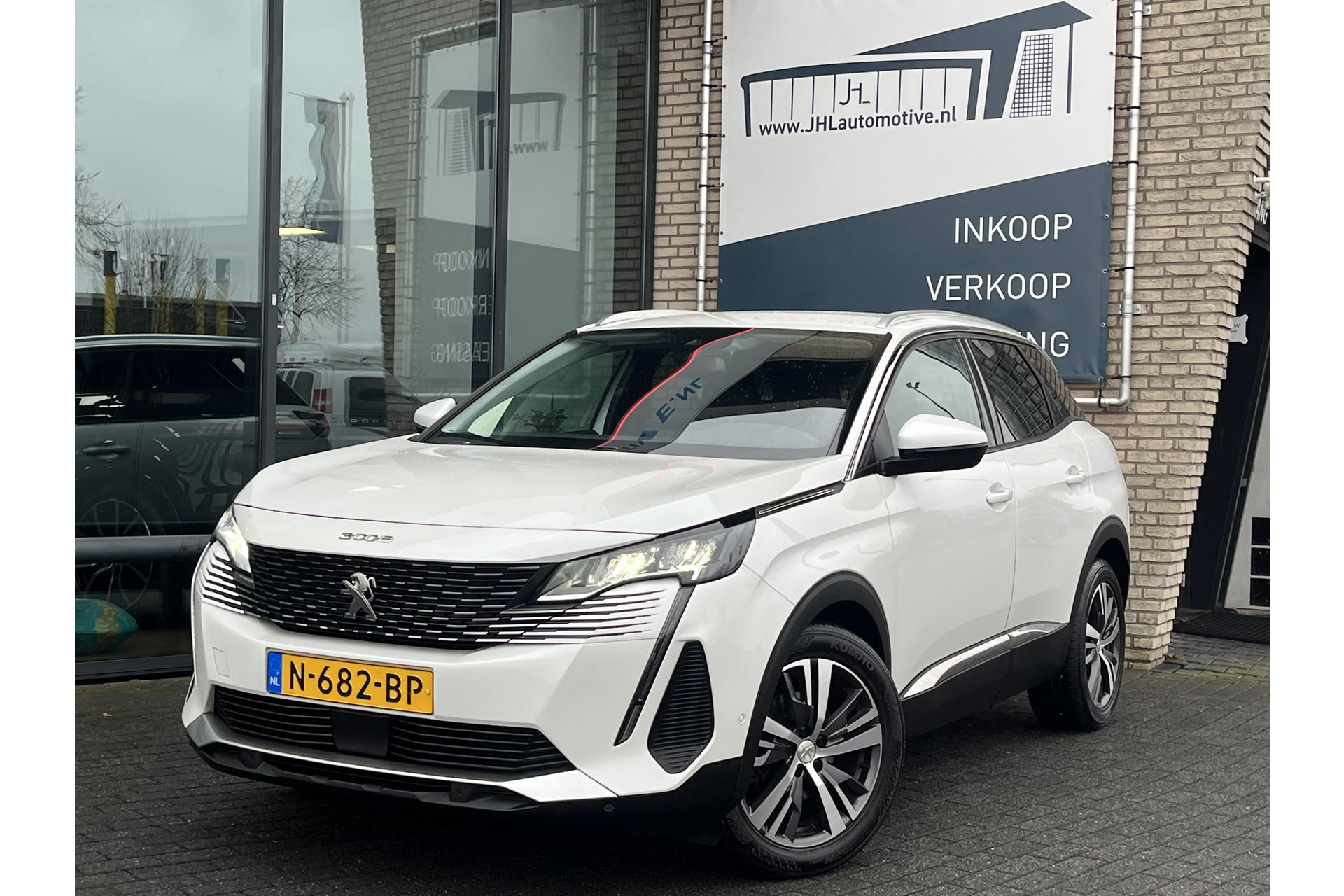 Peugeot 3008 1.2 Allure*NAVI*ECC*CRUISE*CAM*LANE-ASS*KEYLESS*